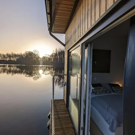 Hotel Hausboot Lena Papenburg Exterior foto