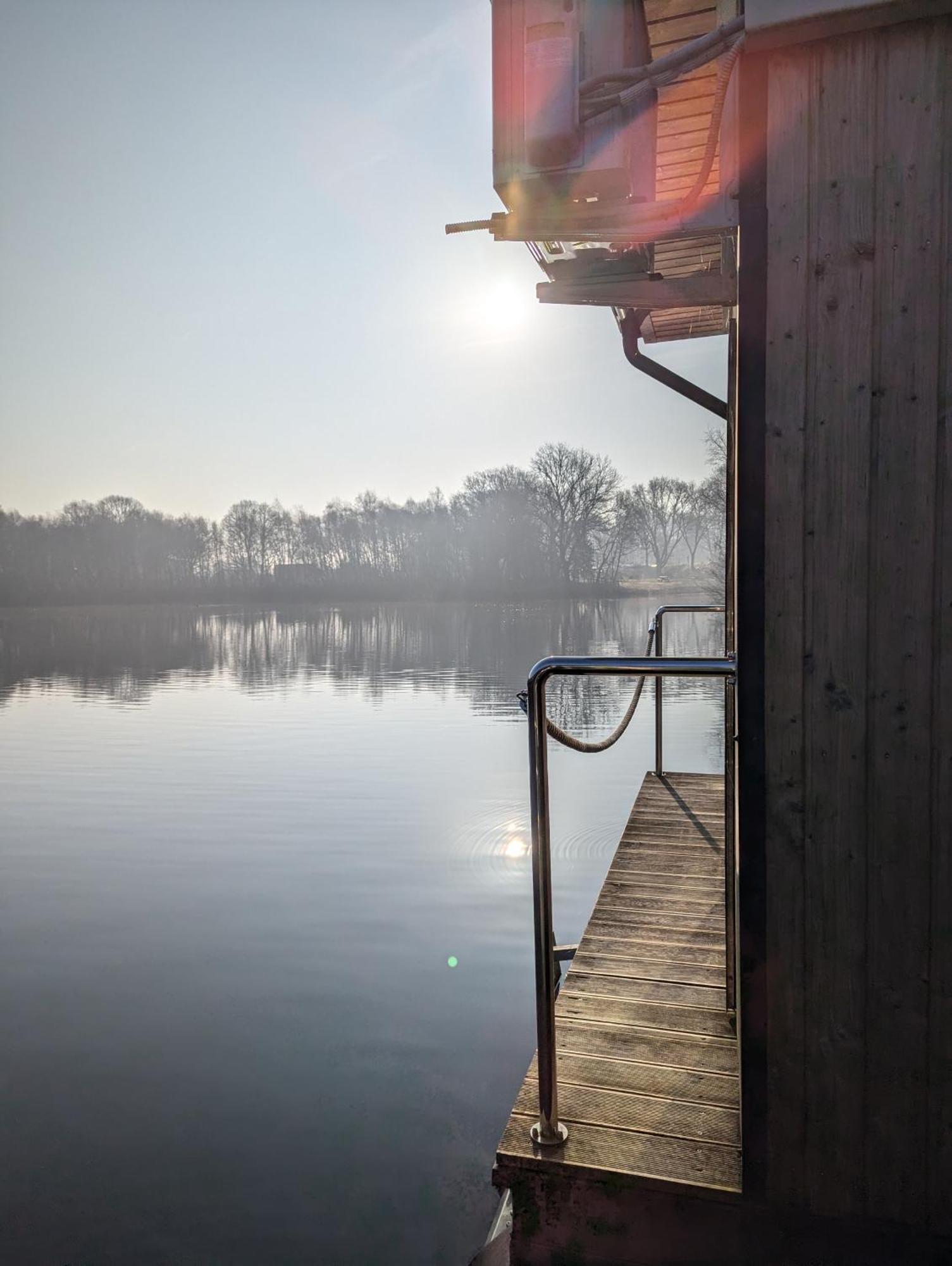 Botel Hausboot Lena *